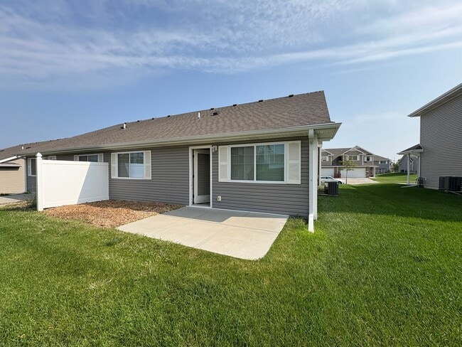 Building Photo - Townhome in Southeast Lincoln