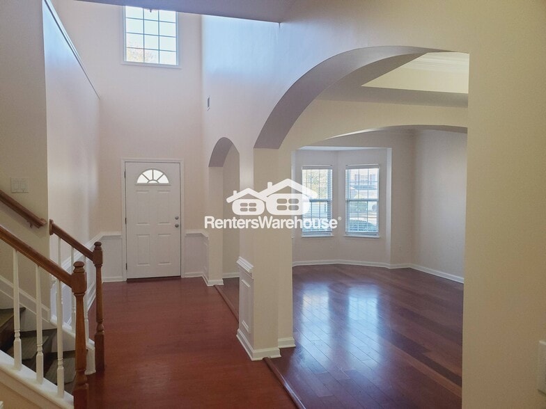 Building Photo - 7711 Parkside Dr