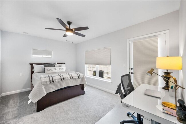 Building Photo - Modern and Luxurious 3 Bedrooms / 2.5 Bathrooms