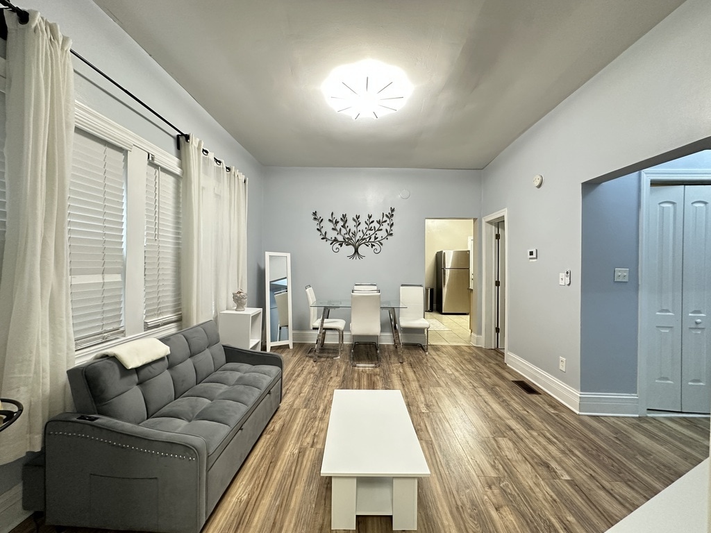 Building Photo - 716 N Elizabeth St