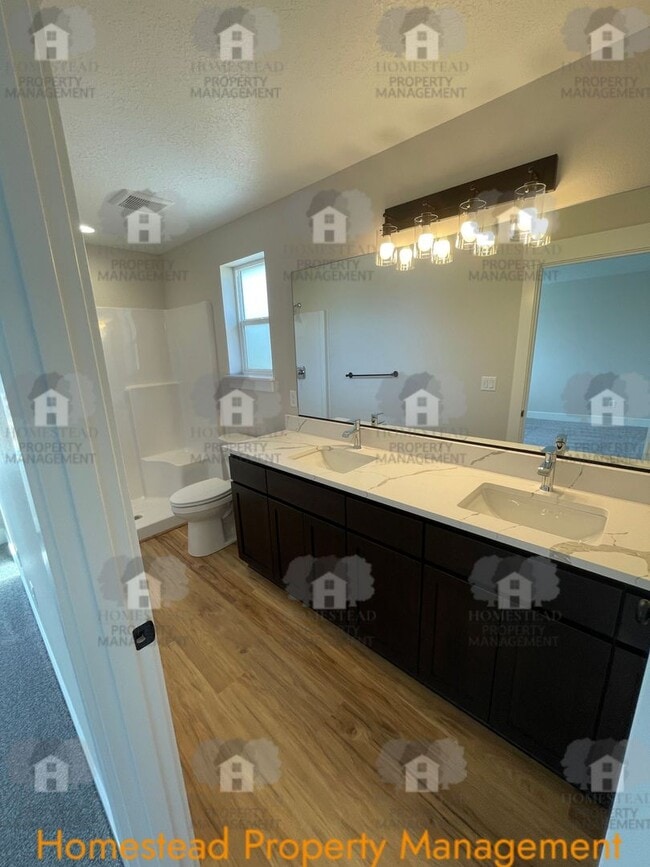 Building Photo - 186-188 SE Lacreole Dr