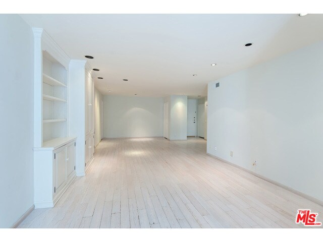 Building Photo - 10747 Wilshire Blvd