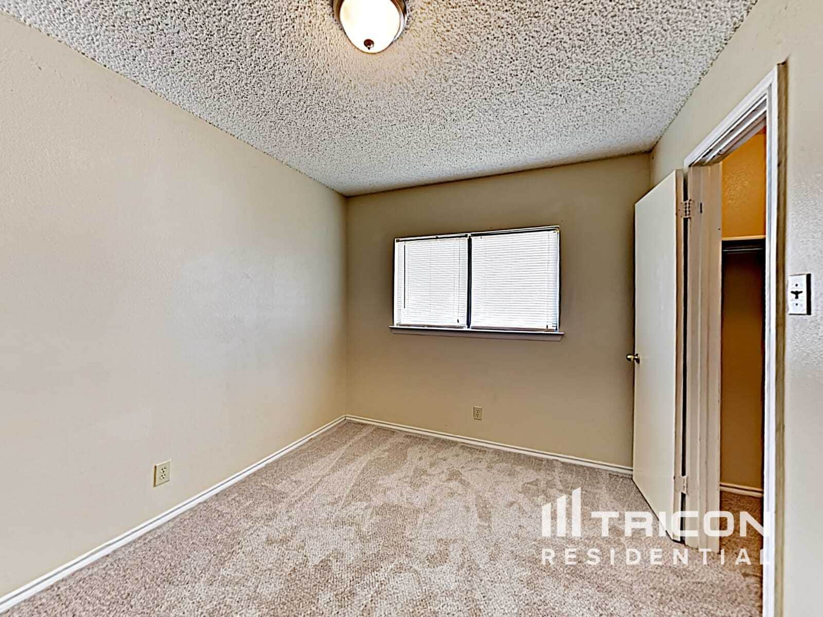 Building Photo - 8015 Chestnut Barr Dr