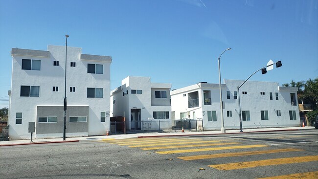 Building Photo - 2057 W Florence Ave