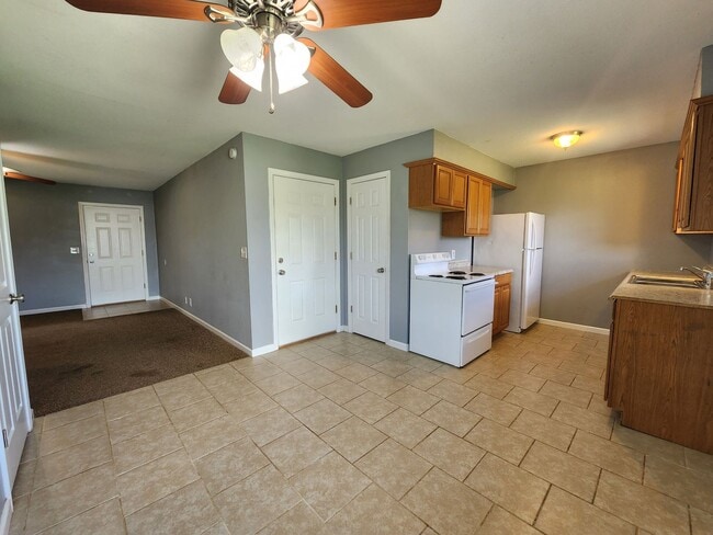 Building Photo - 3 Bedroom 1.5 Bath home in Shawnee!