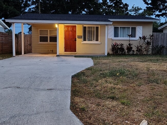 Primary Photo - 3234 35th Ave N