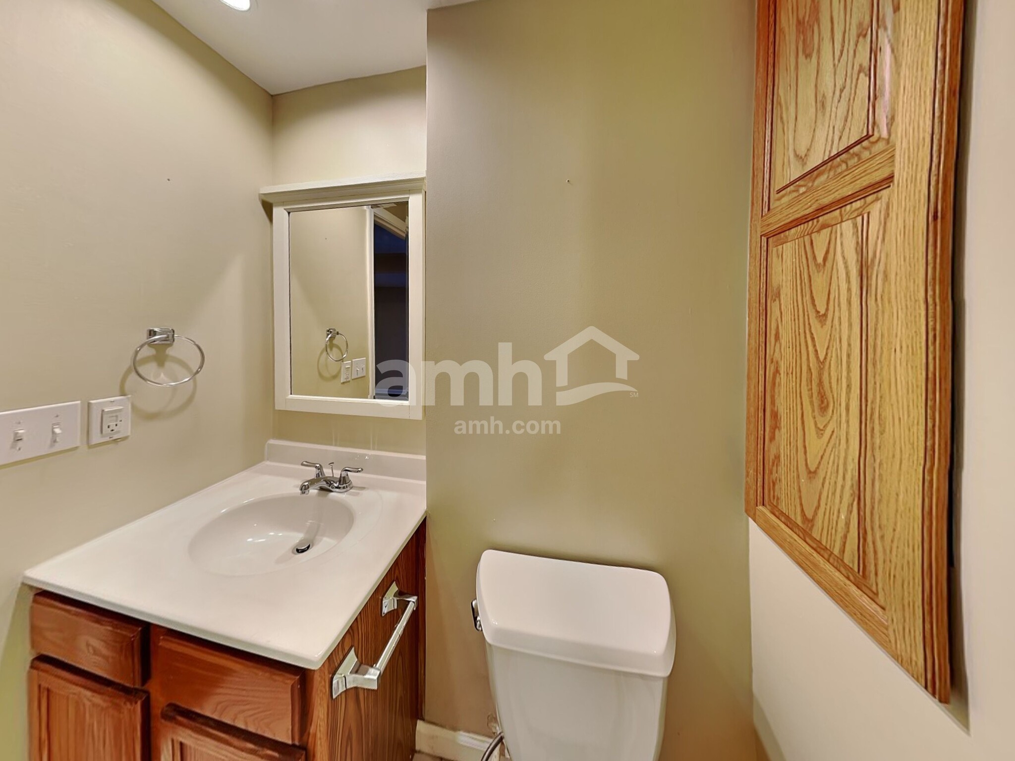 Building Photo - 219 Hayfield Dr