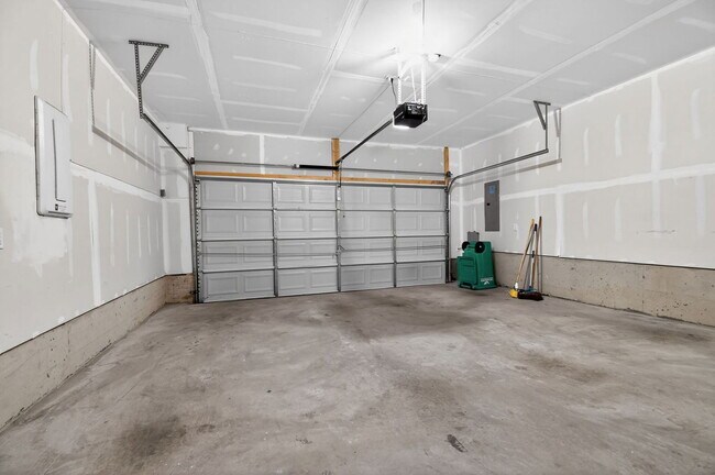 Building Photo - 7419 Wood Mdw Wy