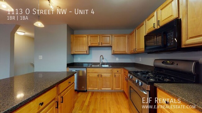 Building Photo - Large Logan Circle One Bedroom W/Private B...