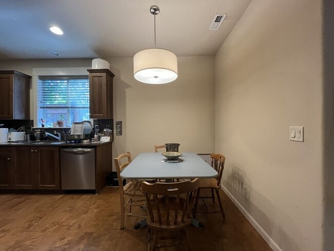 Building Photo - Bright and Modern North Portland Living with Three Bedrooms, Laundry Room & Attached Garage