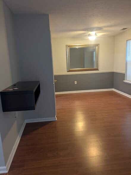Building Photo - 818 Rubel Ave