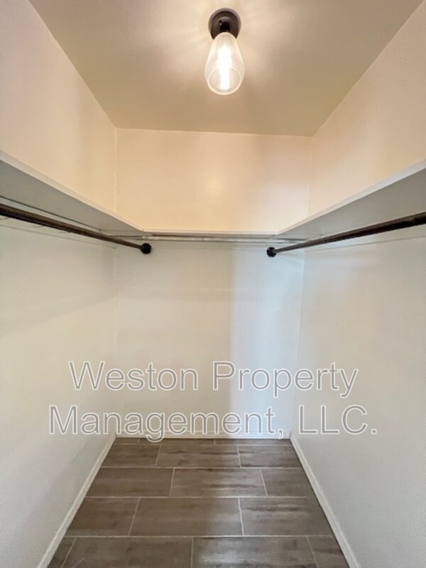 Building Photo - 6032 Northwest Expy