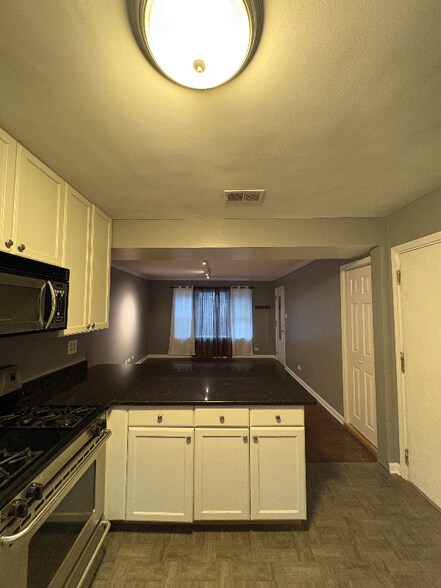 Building Photo - 129 Elmwood Ave