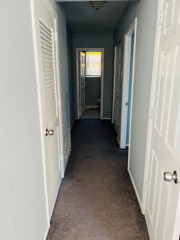 Building Photo - 3315 S Keswick Cir