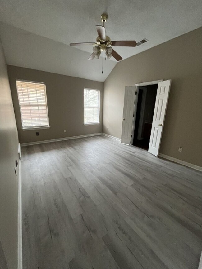 Building Photo - Charming 3-Bedroom Home in Memphis – Styli...