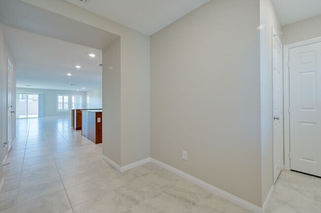 Building Photo - Mountains Edge!! Gated!!  4 bedrooms!! Primary Bedroom and bath down Stairs!! 2 Primary bedrooms!...