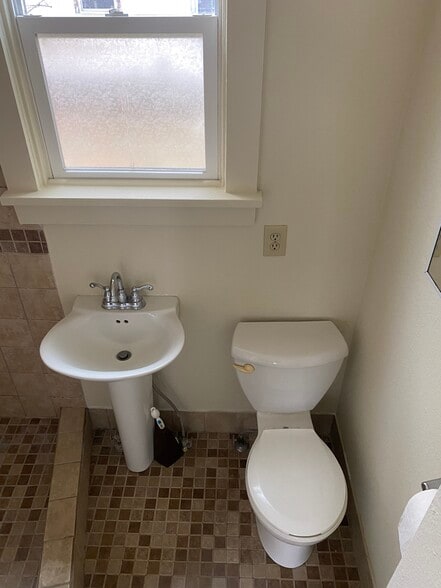 Building Photo - 313 N 8th St