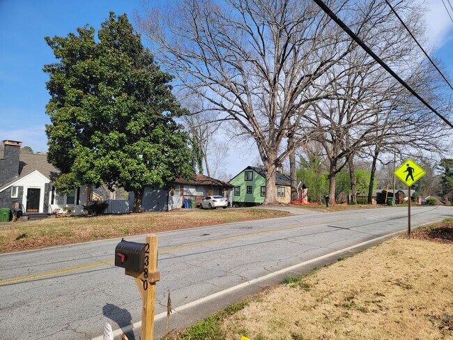 Building Photo - Charming Craftsman in the Heart of Atlanta...