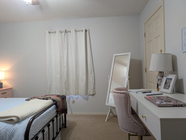 Building Photo - "Charming 3-Bedroom Retreat with 2 Full Baths in Tranquil Martin, TN"