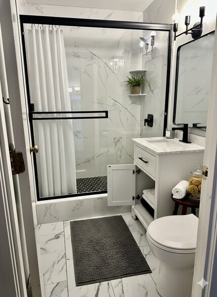 Building Photo - 16 Balmoral St