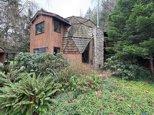 Building Photo - Samish Island home available February through May