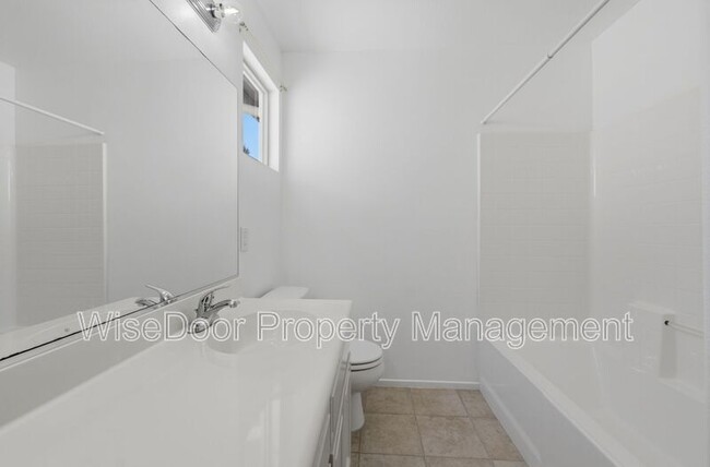 Building Photo - 1087 Waterfall Way