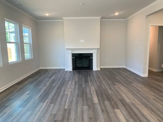Building Photo - 139 Iris Dr