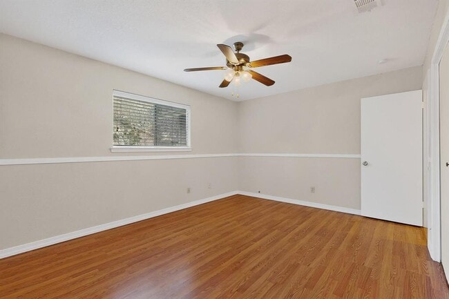 Building Photo - 5300 Honey Dew Terrace