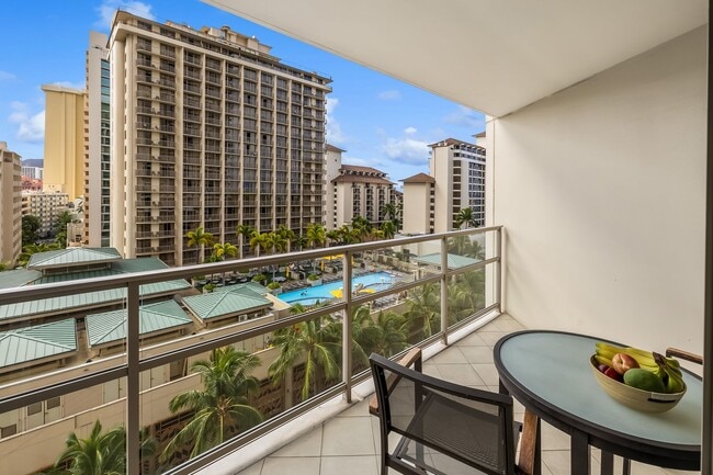 Building Photo - Spacious Waikiki Studio, One Block From Fo...