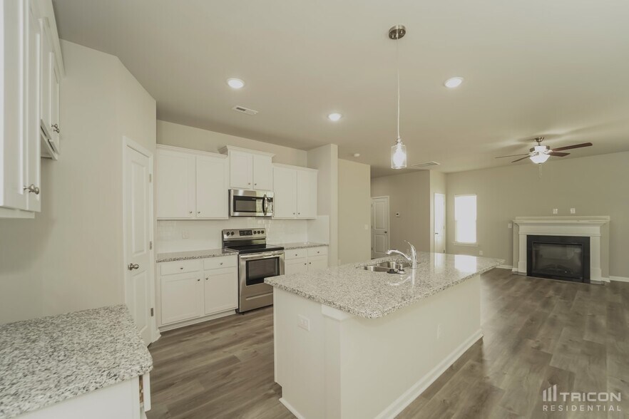 Building Photo - 221 Spring Knoll Dr