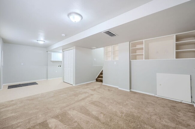 Building Photo - 6002 Vallecito Dr