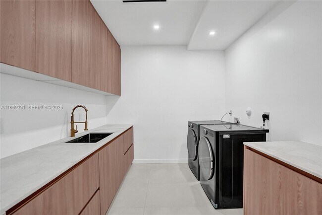 Building Photo - 1825 NE 26th Ave