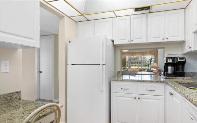 Building Photo - 20 Yacht Club Dr