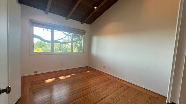 Building Photo - Mid-Century homes Rarely Available with Expansive Bay Views