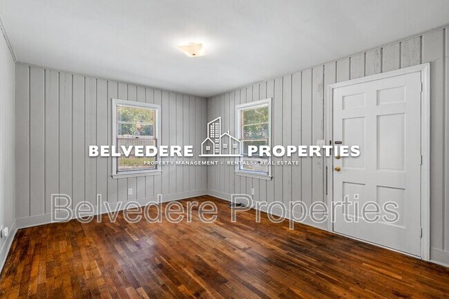 Building Photo - 217 McIver St