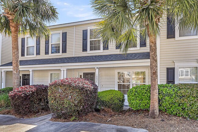 Building Photo - Easy, Modern Comfort in a Prime Charleston Location!