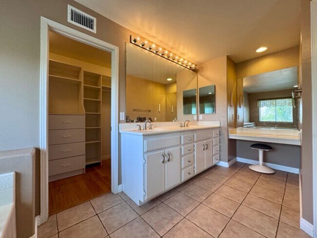 Building Photo - Beautiful Corona Pool Home with 4 bedroom ...