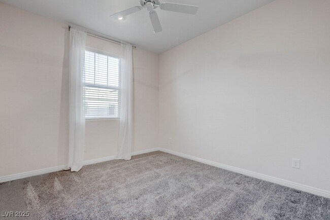 Building Photo - 483 Ylang Pl