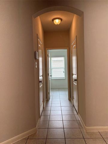 Building Photo - 9220 Hawthorne Dr