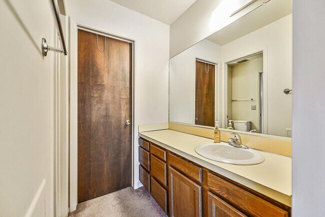 Building Photo - 2553 Meade Ct