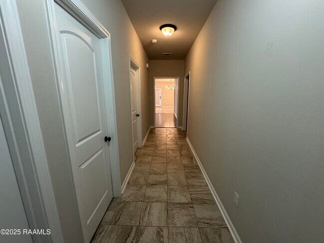 Building Photo - 406 Gray Birch Lp