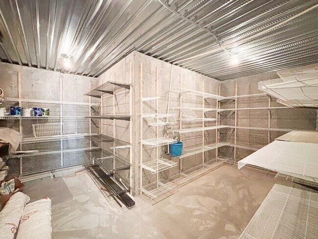 Building Photo - Luxury 5-Bedroom Rental with Pool, Finishe...