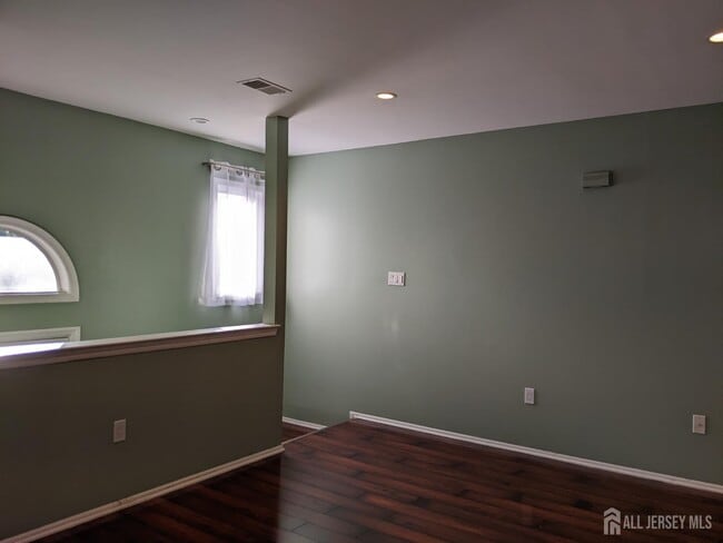 Building Photo - 310 Michaels Ct