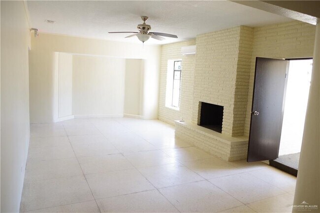 Building Photo - 302 E Sam Houston Blvd