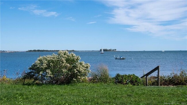 Building Photo - 106 E Shore Ave