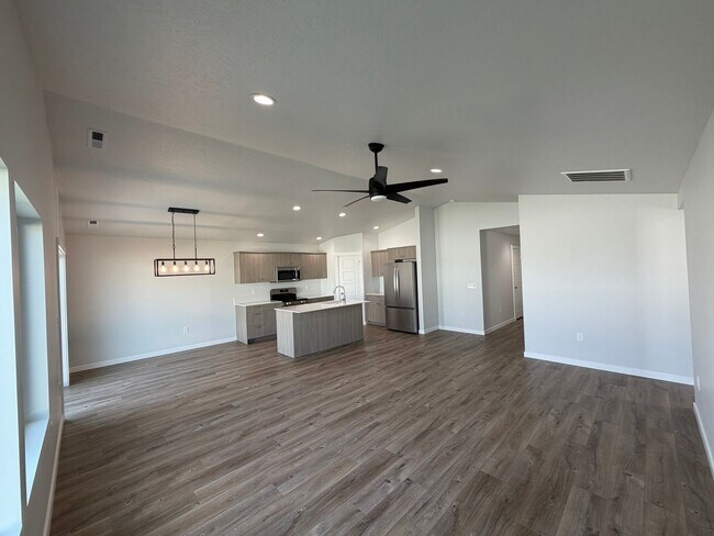 Building Photo - Move-In Special! Brand new 3 bed 2 bath ho...