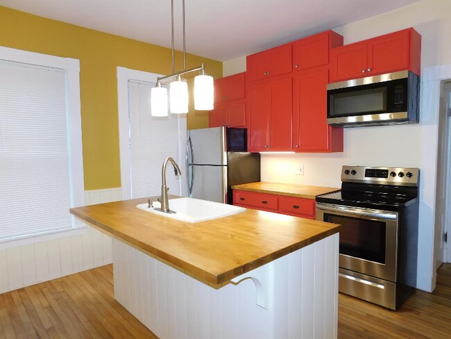 Building Photo - 46 Kingsley Ave