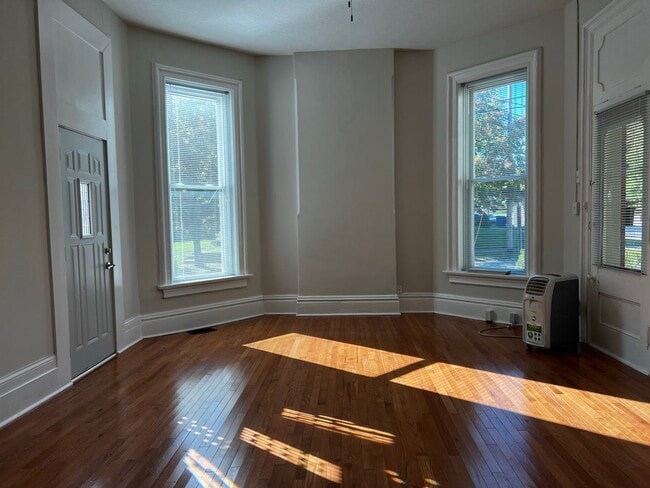 Building Photo - Beautiful Apartment Near Downtown Delaware