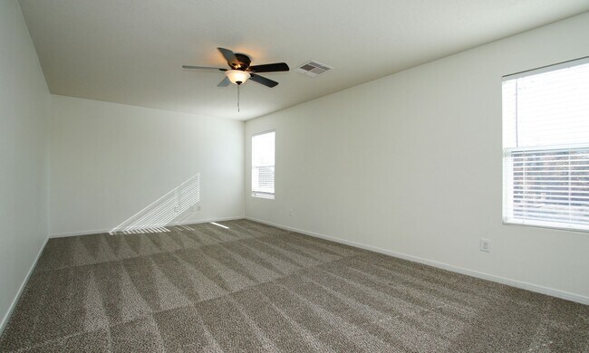 Building Photo - For Lease | 4 Bed, 2.5 Bath |2,314 Sq Ft |...