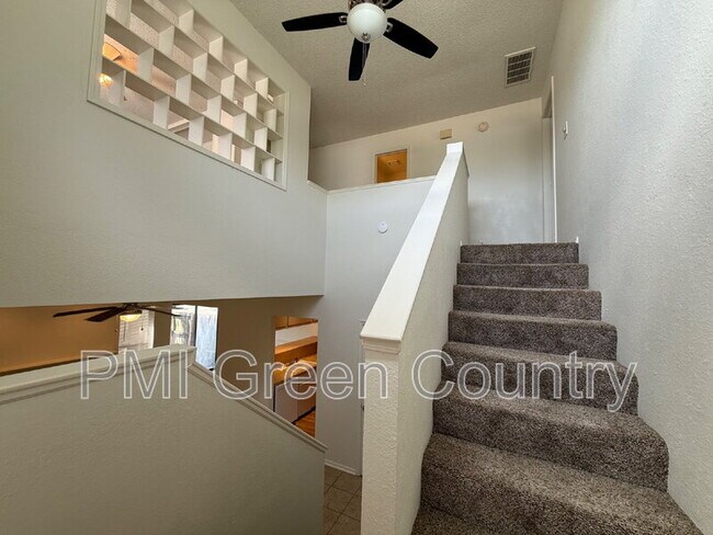 Building Photo - 6028 S 90th E Pl